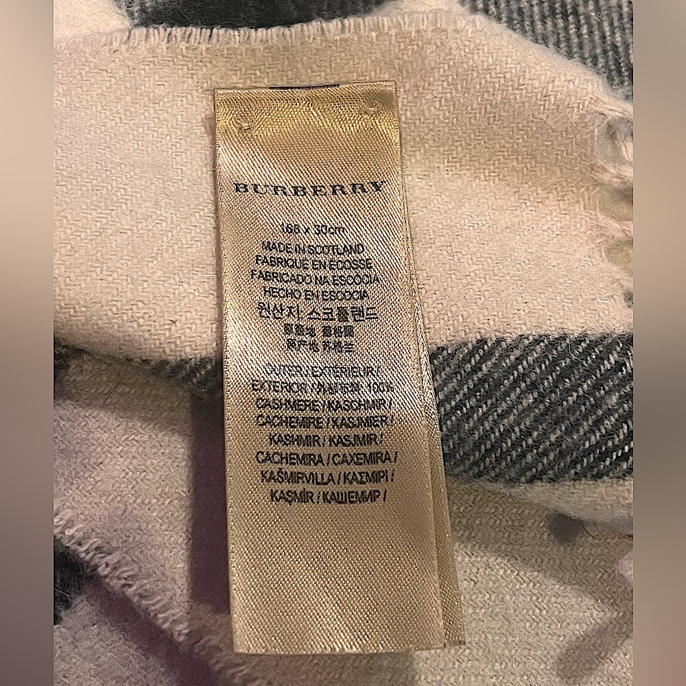 Authentic Burberry Classic Check Cashmere Scarf in Stone - Picture 6 of 6